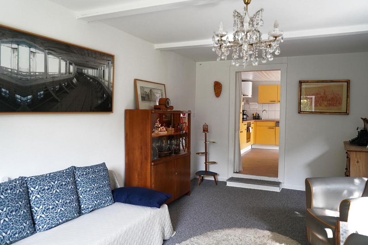 Haus Mit Kunst Zwischen Wald Und See Leipzig Extérieur photo